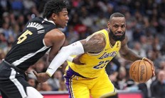 熊猫直播APP-火箭队客场逆转击败开拓者队，霍顿-塔克致胜三分