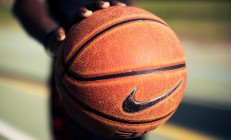 熊猫体育官方-威廉姆斯的灰姑娘之夜，技术豪赌如何让阿斯顿马丁梦碎，皮亚斯特里用油门写诗