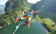 熊猫体育官方-能量狂飙，红牛车队兔影难追，诺里斯展现无懈可击统治力