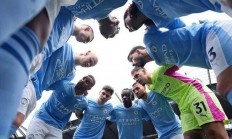 熊猫直播tv-曼城球员庆祝赢球，展现团结风采的简单介绍