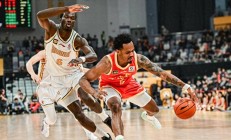 熊猫直播tv-一场激烈争夺的篮球盛宴，战术对决成焦点