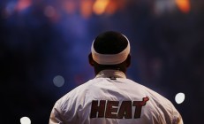 熊猫直播官网-赛道暗流，劳森一击绝杀，皮亚斯特里的纪录无声破碎