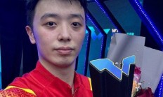 熊猫体育-威斯巴登联队球员庆祝夺冠，赛季开门红