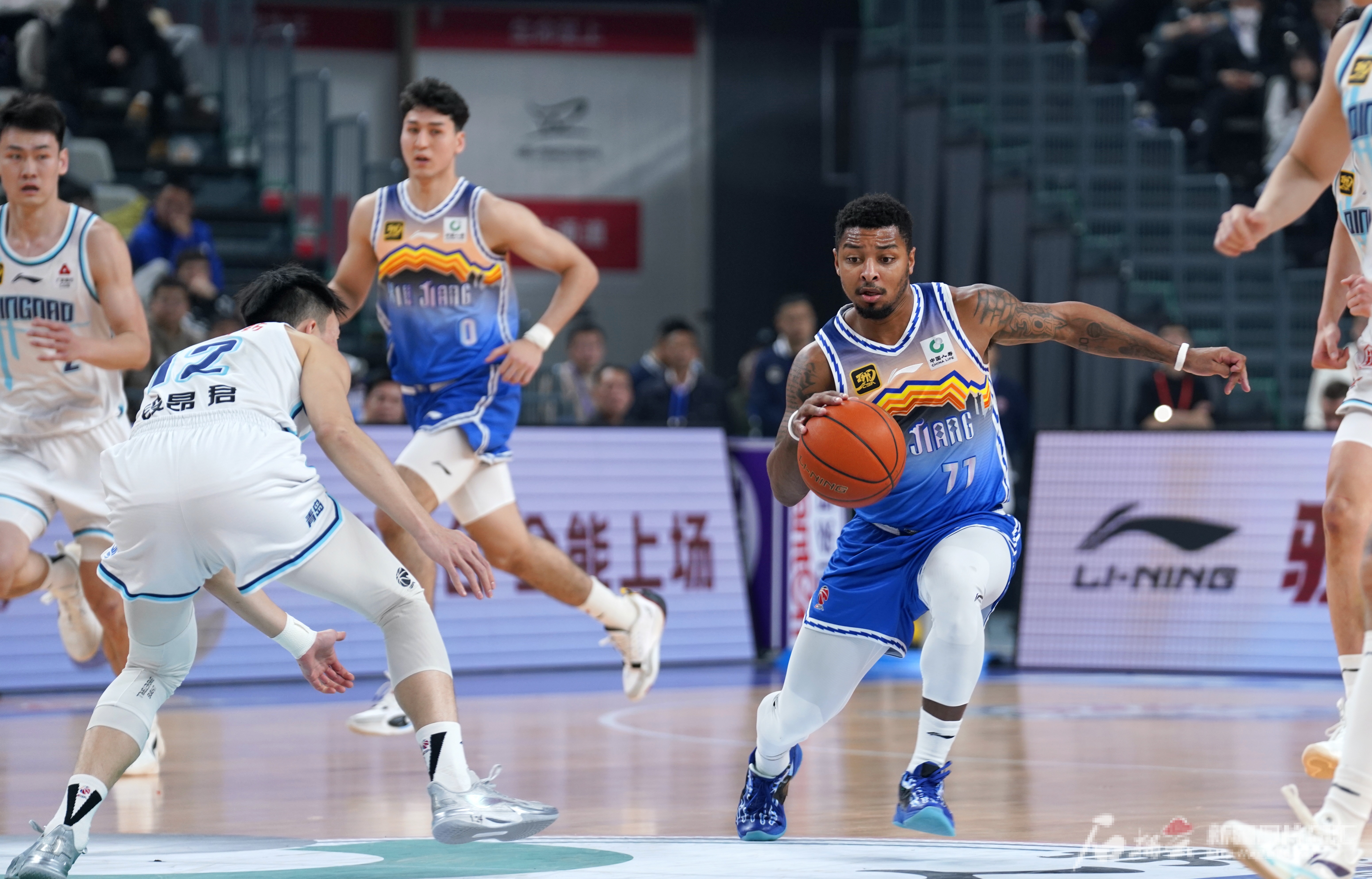 关于新疆男篮全队密切配合，斩获多场胜利，雄心勃勃的信息