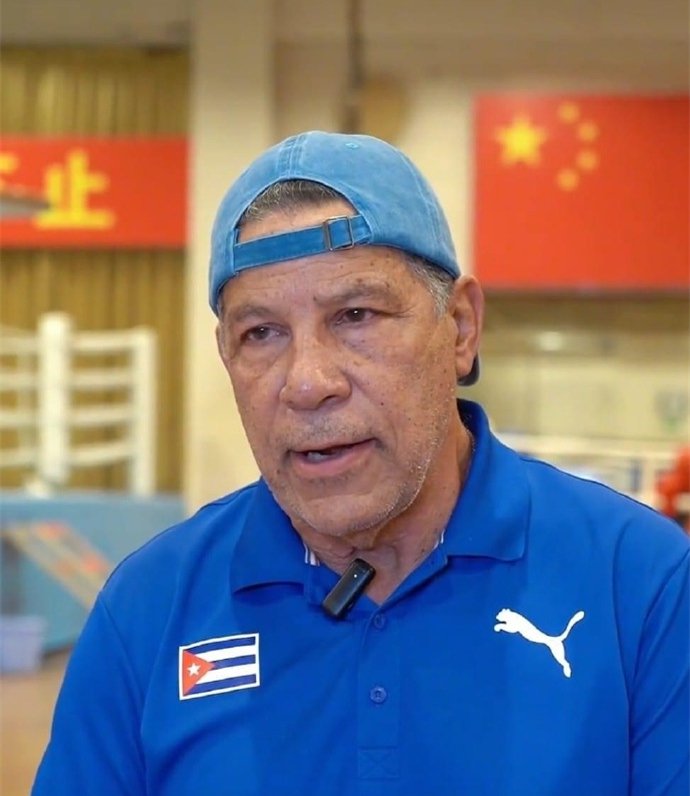男子拳击：古巴选手获得冠军