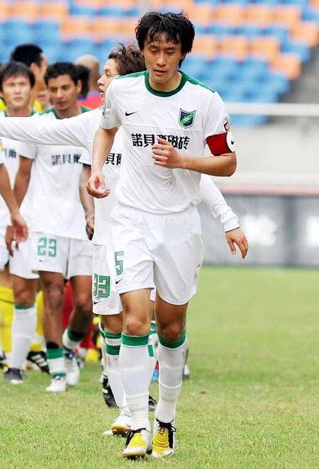 杭州绿城客场奋斗，希望抢分成功