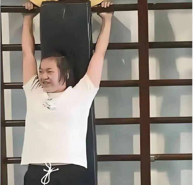 包含精益求精！运动员勇攀巅峰，追求极致的词条