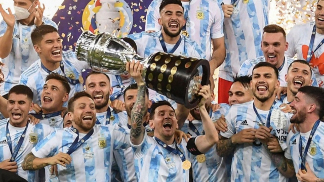 阿根廷女足队员势不可挡,赛场上获得胜利 阿根廷女足队员势不可挡,赛场上获得胜利