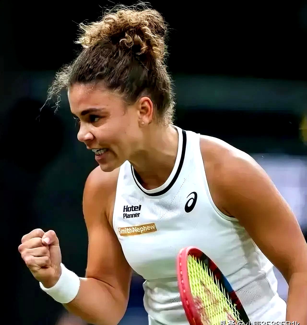 意大利运动员全情投入,稳坐第一 意大利运动员全情投入,稳坐第一