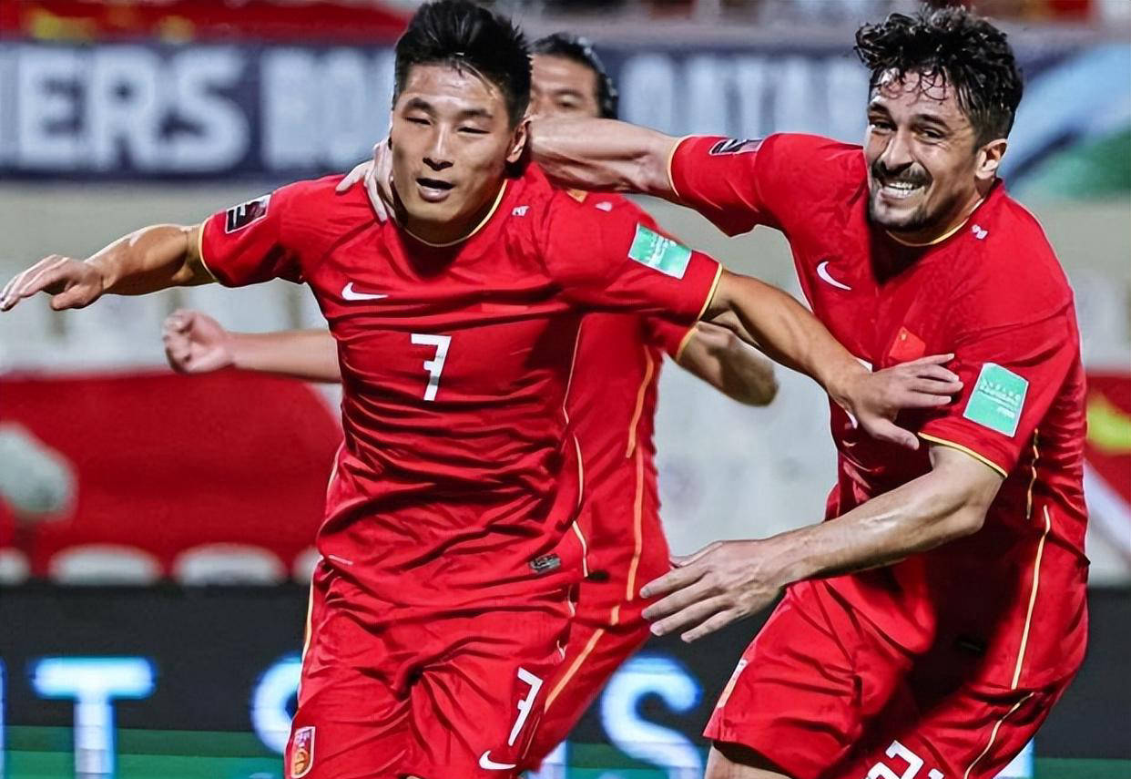 法兰克福引援备受期待,球迷翘首以盼 法兰克福引援备受期待,球迷翘首以盼