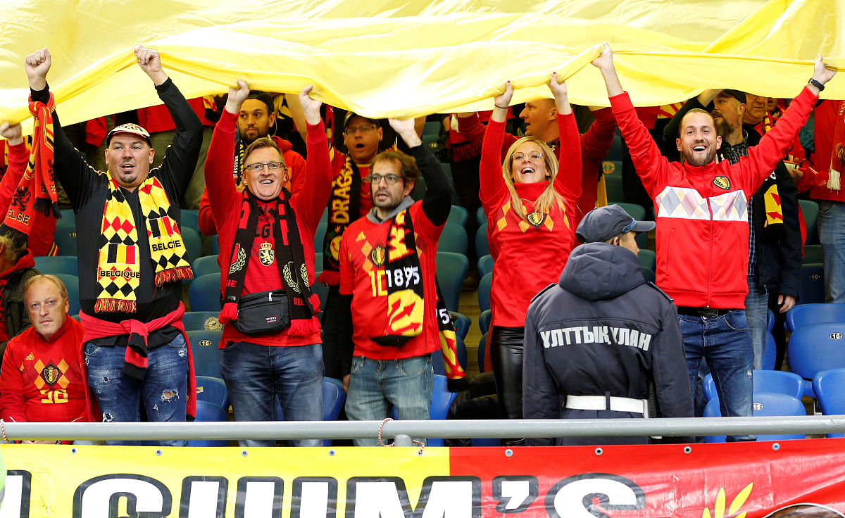 法兰克福引援备受期待,球迷翘首以盼 法兰克福引援备受期待,球迷翘首以盼