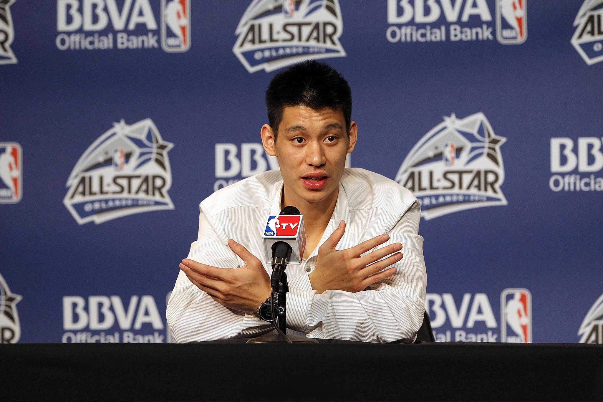 林书豪领衔球队大胜对手,取得连胜 林书豪领衔球队大胜对手,取得连胜