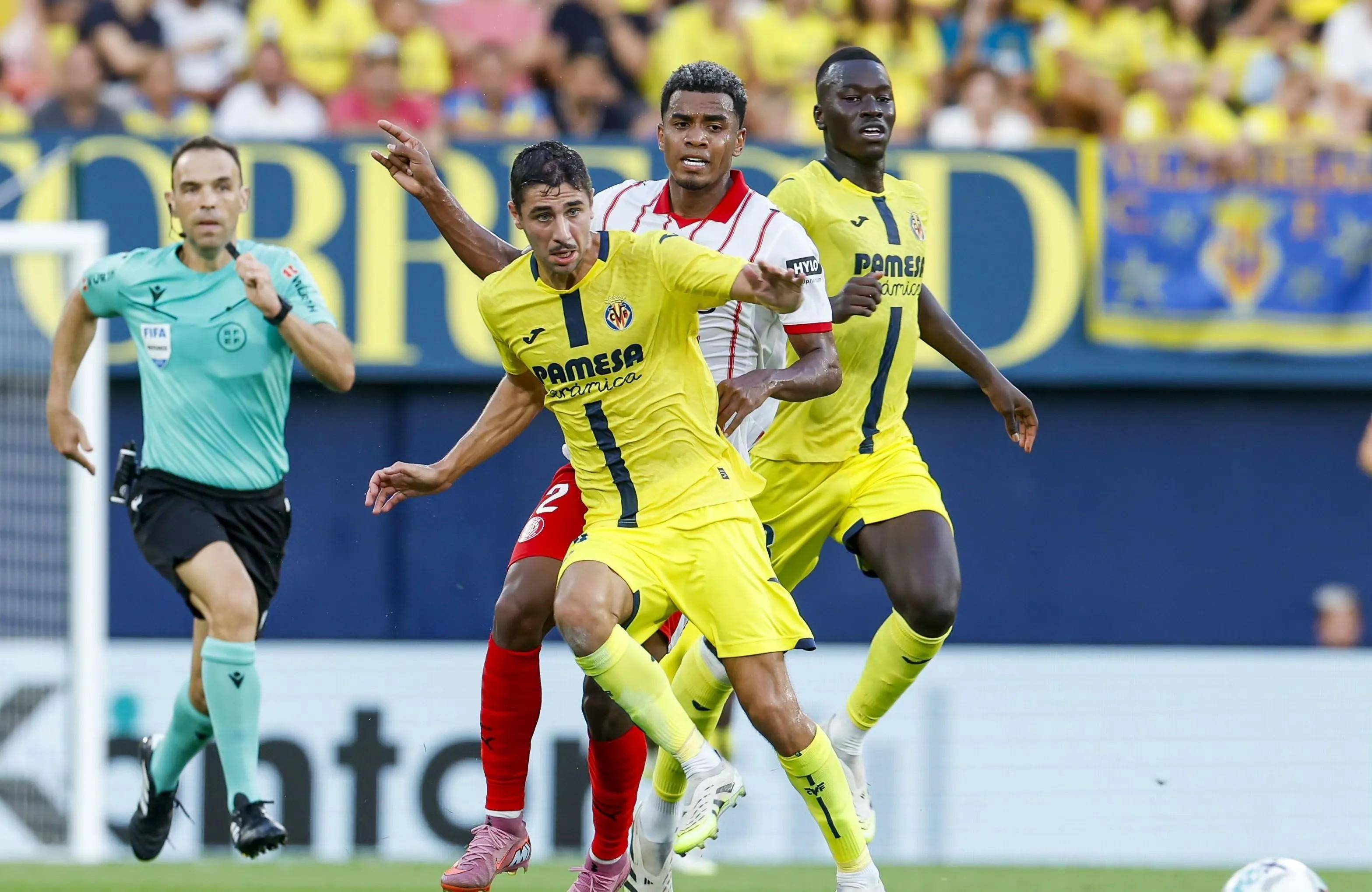 包含比利亚雷亚尔客场爆冷，继续领跑保级集团的词条