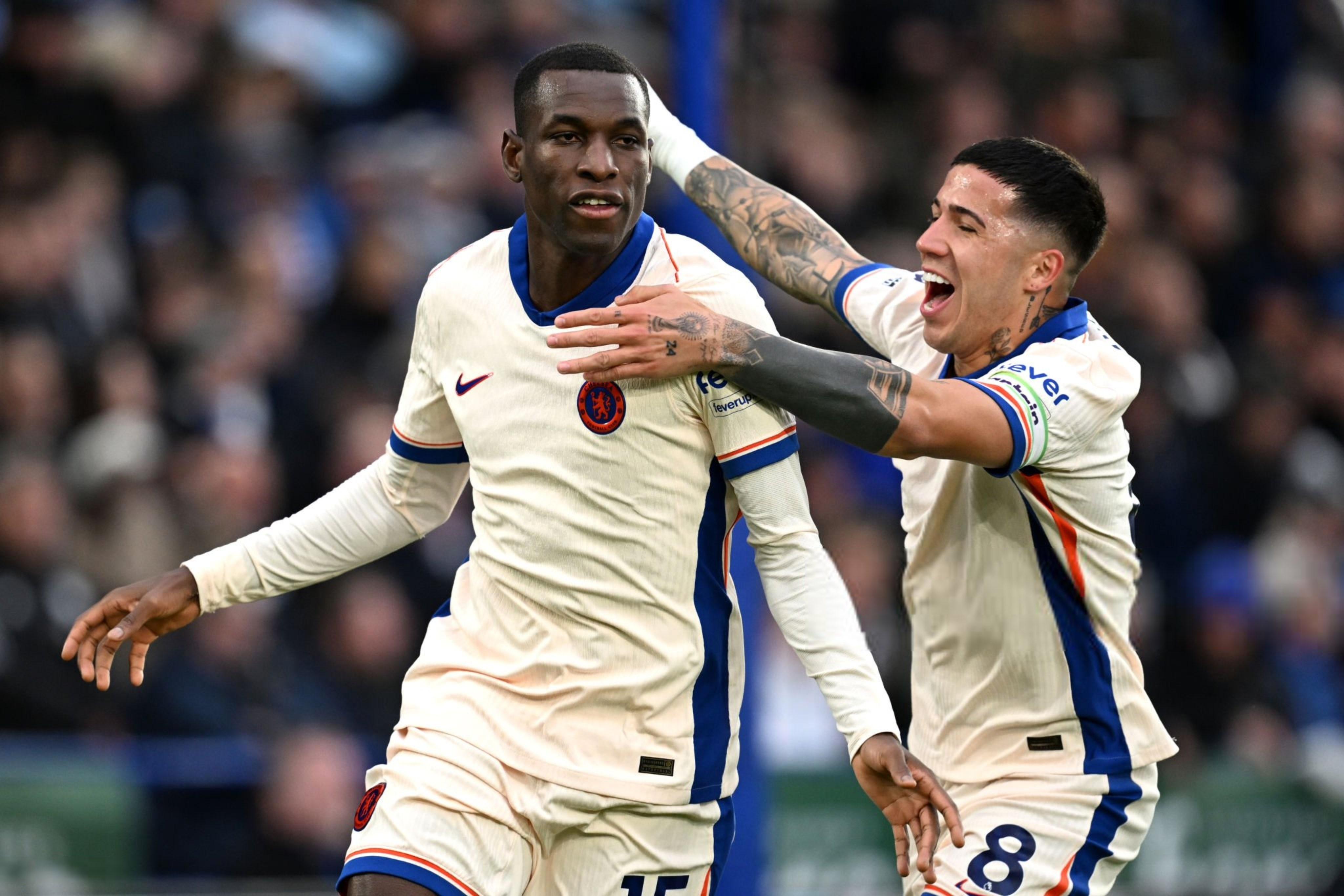 关于切尔西客场战胜莱斯特城,领先稳固位置的信息 关于切尔西客场战胜莱斯特城,领先稳固位置的信息