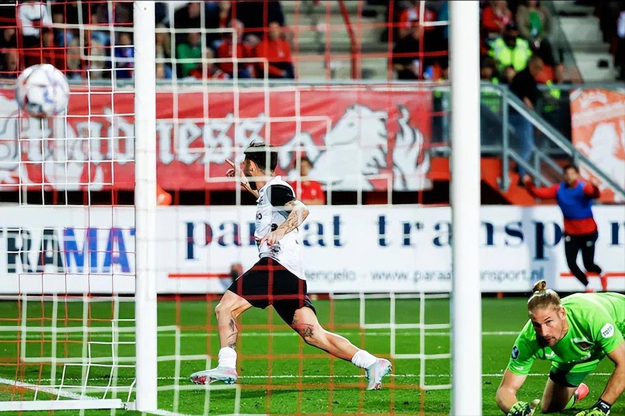 阿贾克斯阵中新星崭露头角，成为球队未来希望