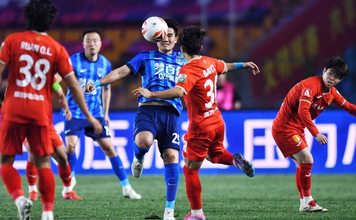 阿贾克斯阵中新星崭露头角，成为球队未来希望