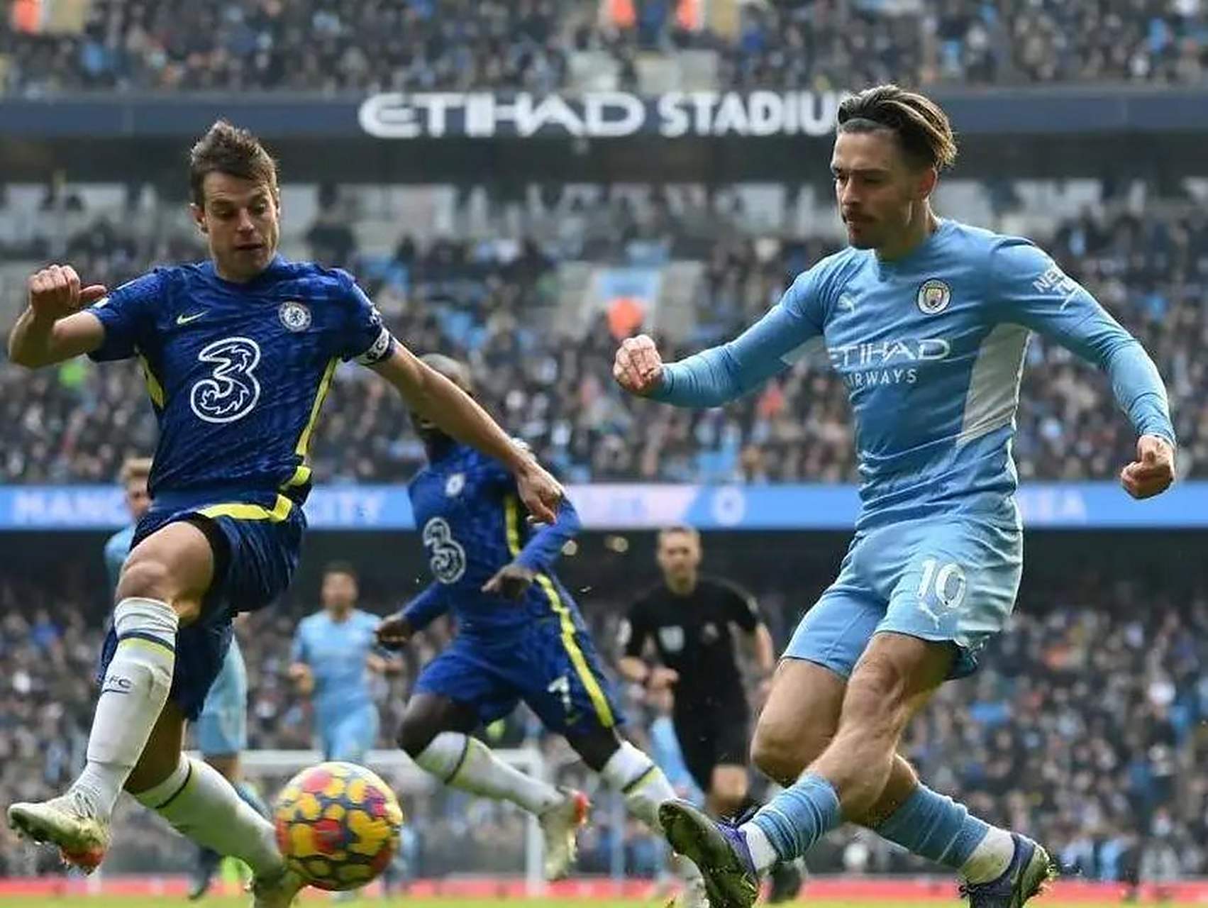 利兹联客场战平布莱顿，保持中游位置