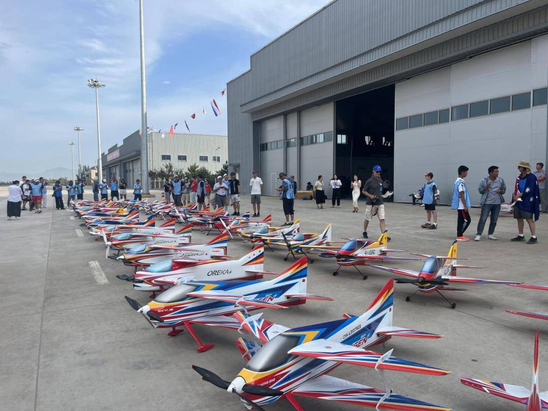 包含感受精彩赛事的魅力，现场氛围激动人心的词条