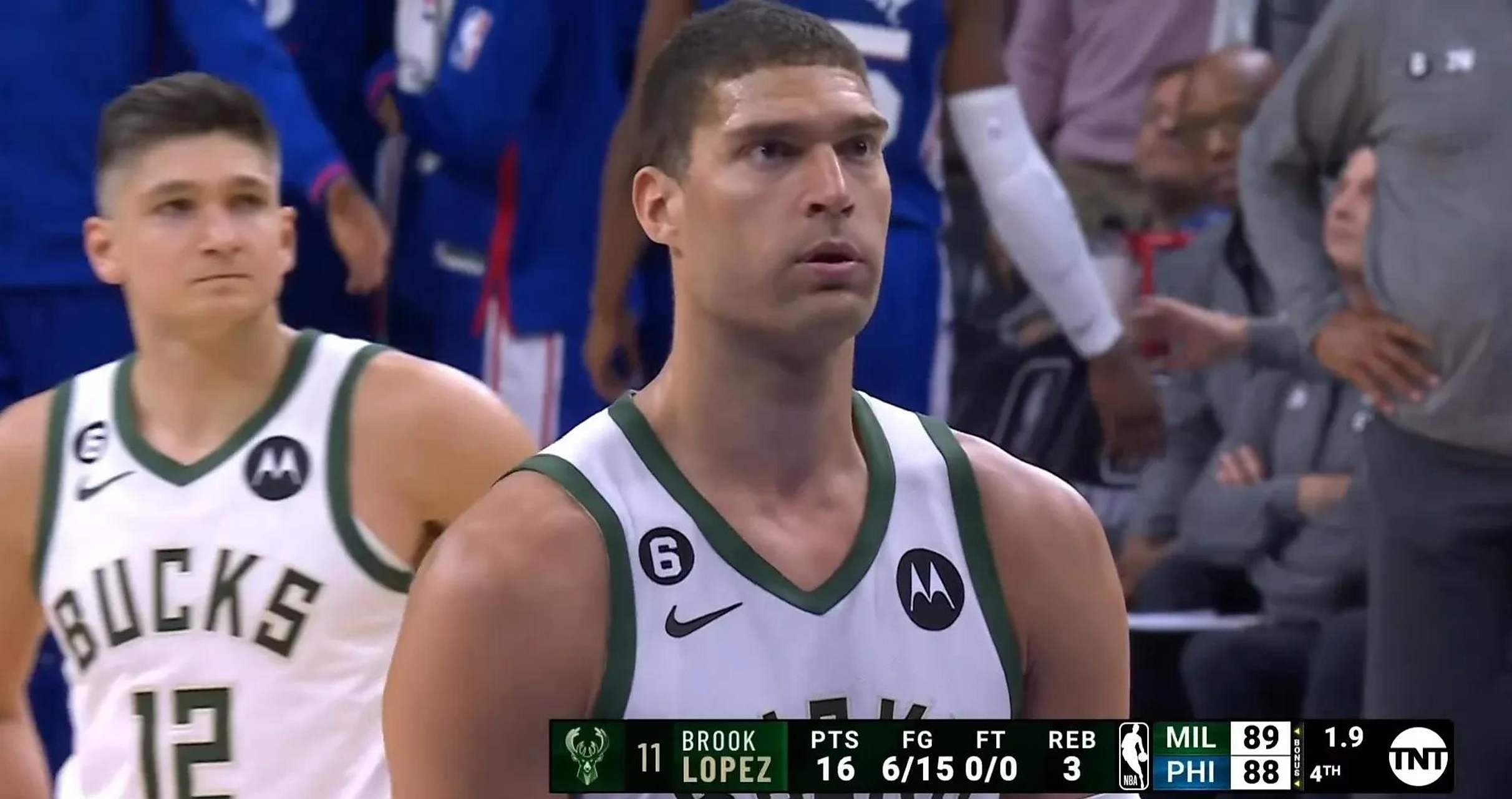 包含雄鹿队惜败76人，遭遇突然失利的词条