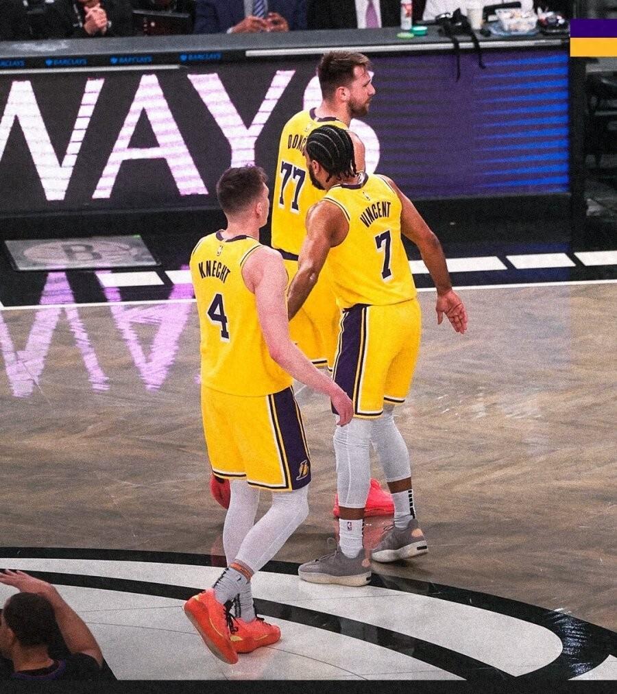 湖人队遭遇湖人队的逆转，输掉关键战役