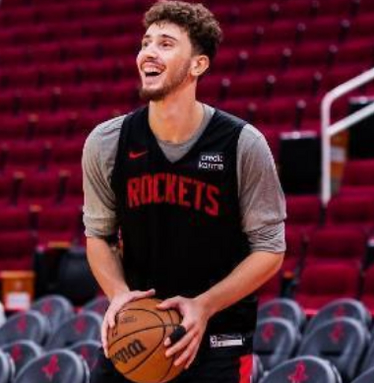 灰狼力克公牛,霍体发挥出色打破对手防线 灰狼力克公牛,霍体发挥出色打破对手防线