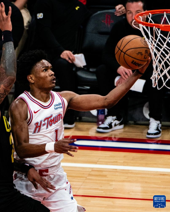 爵士主场胜火箭,将系列赛扳平至2-2 爵士主场胜火箭,将系列赛扳平至2-2