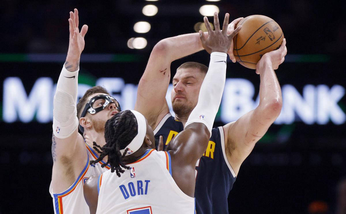 掘金队遭雄鹿队淘汰，止步西部半决赛