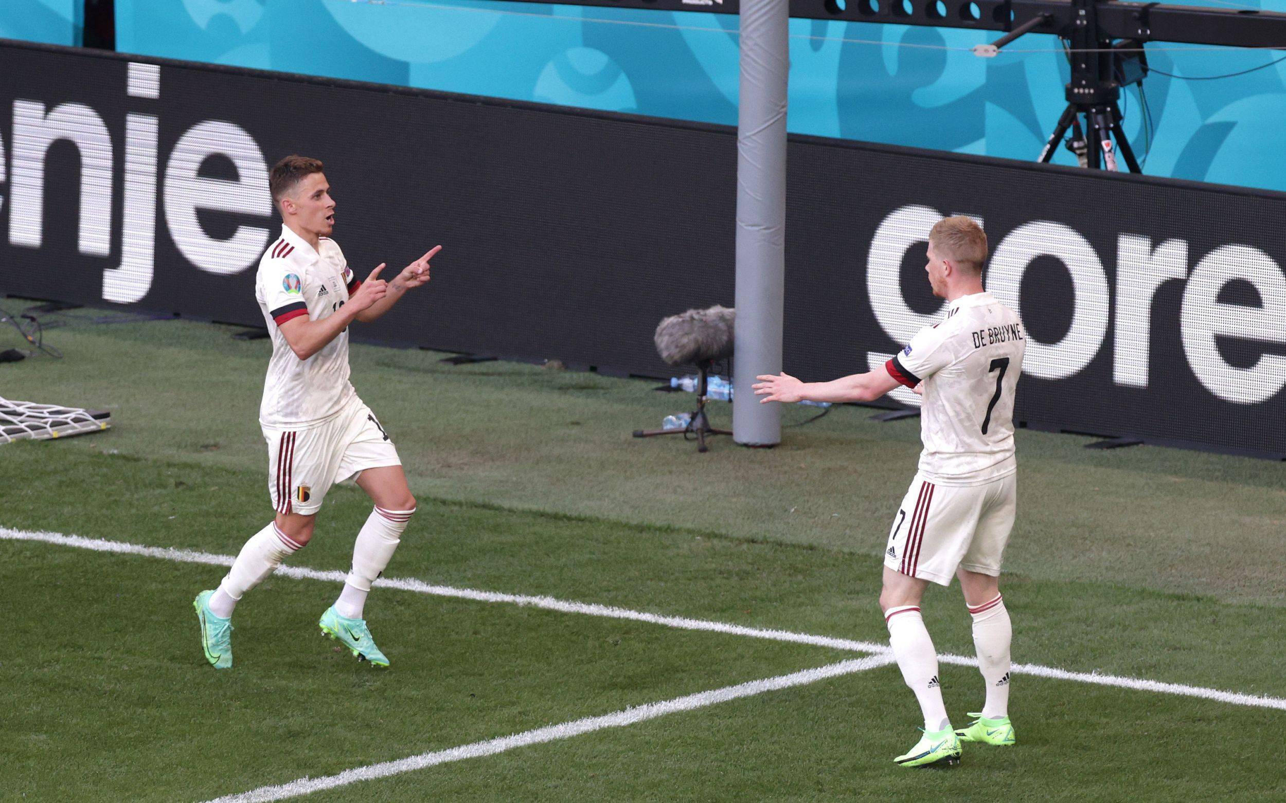 荷兰战胜北马其顿，如愿以偿锁定16强资格