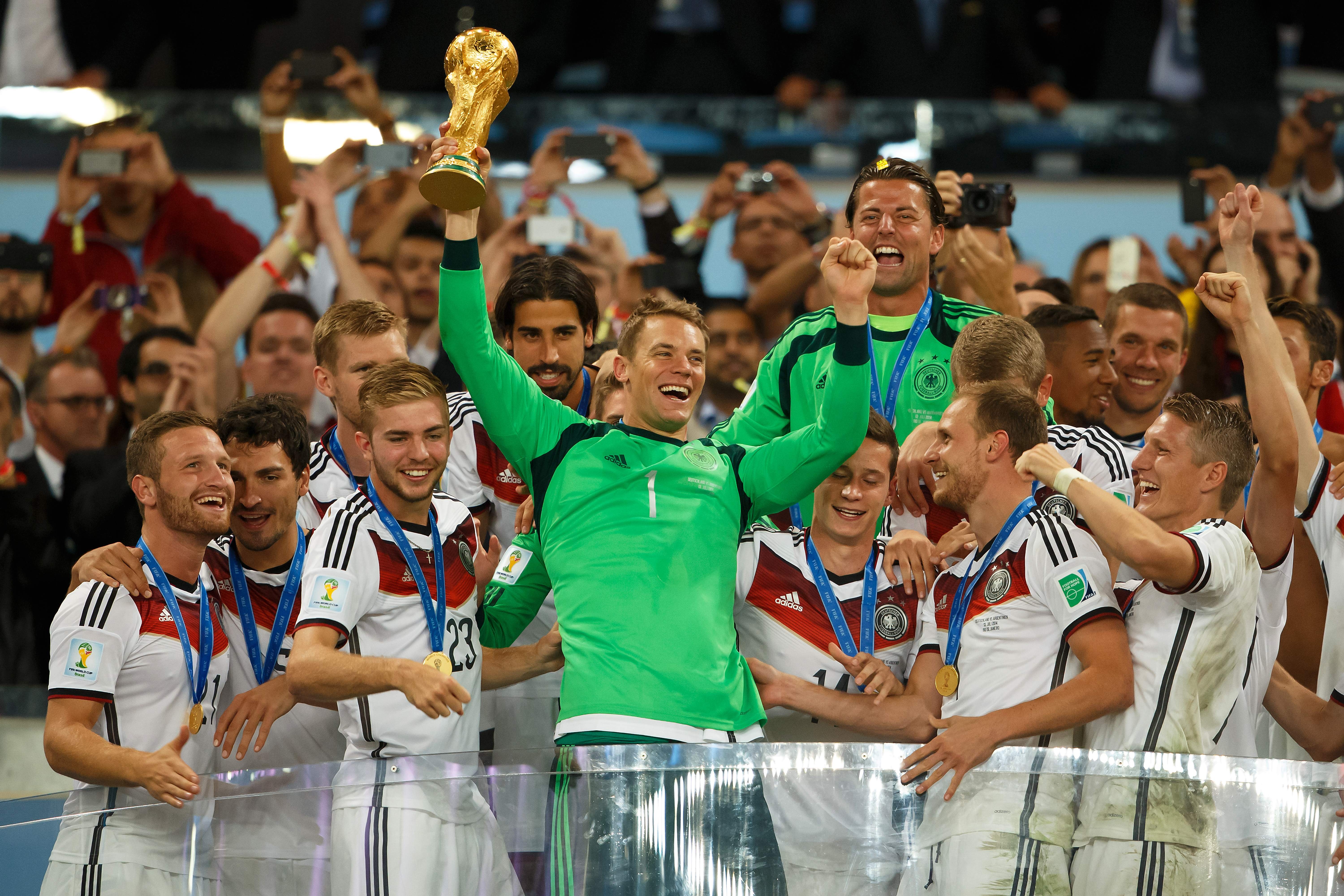 世界足球强队争夺胜利，决胜时刻！