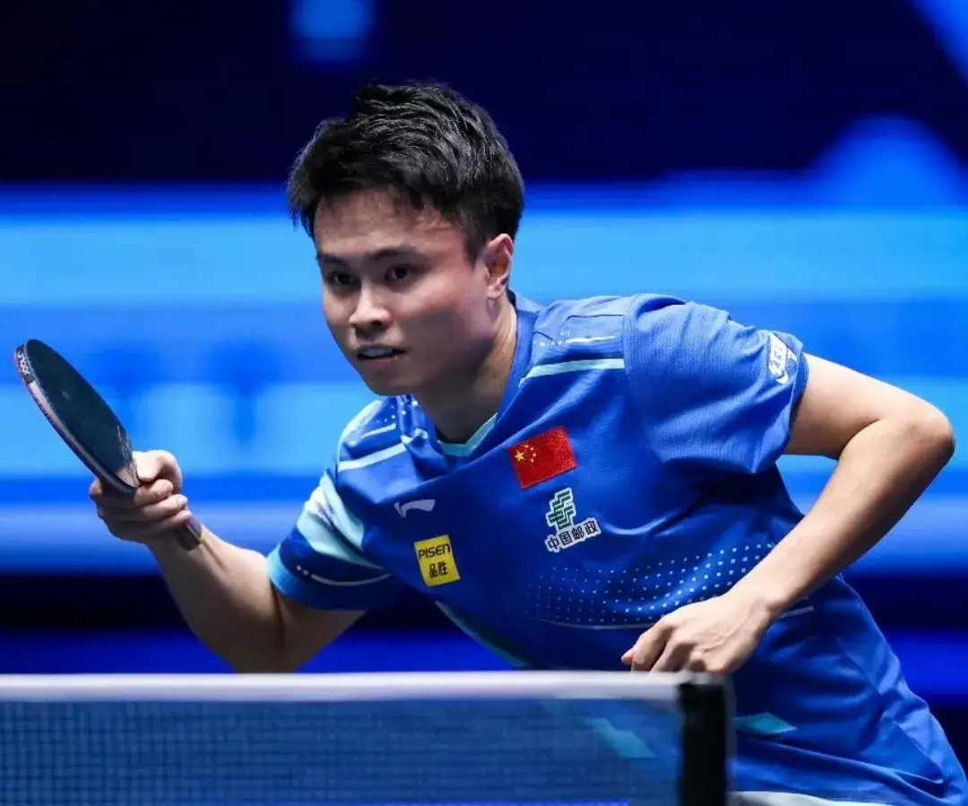 一场势均力敌的对决，球员斗志昂扬展现拼搏精神