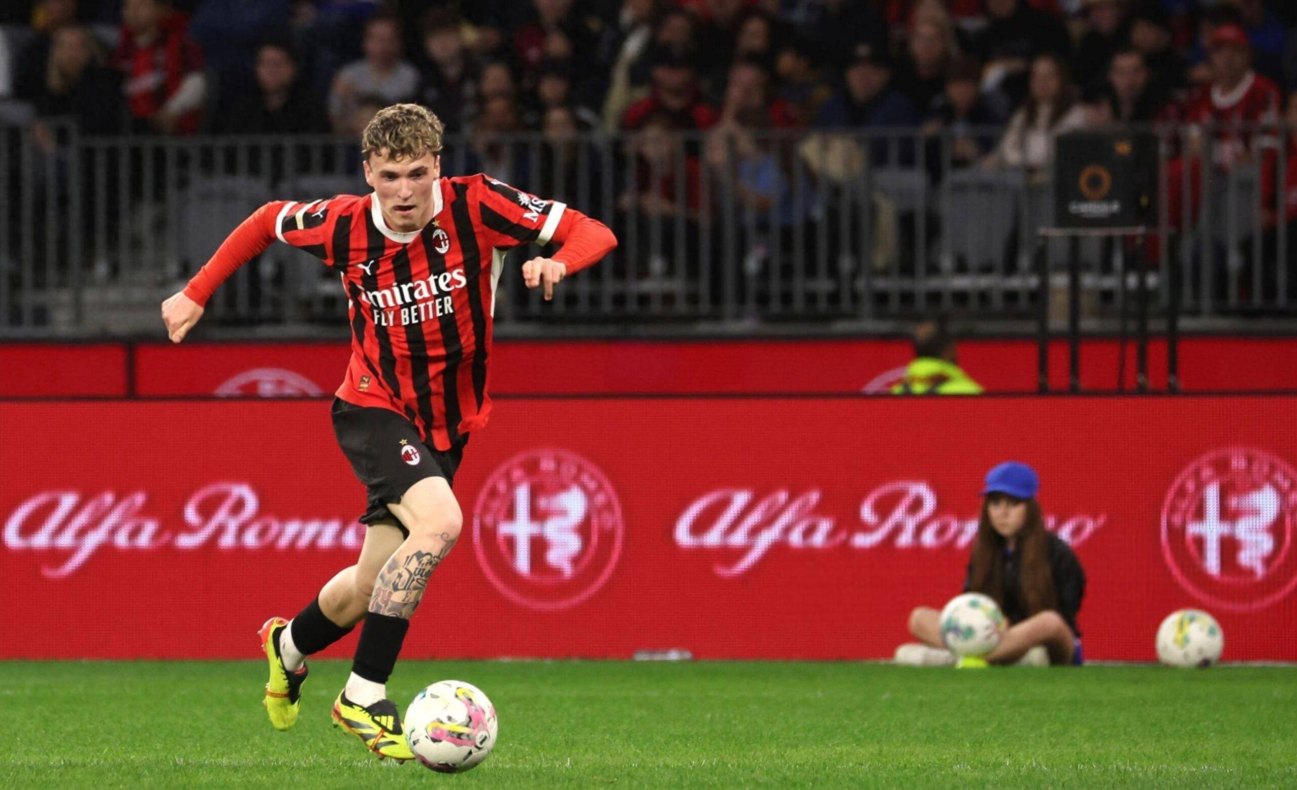 AC米兰主场迎战国际米兰，备受关注