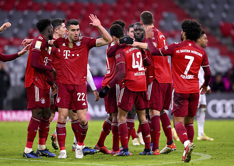 斯图加特爆冷击败门兴格拉德巴赫,取得重要胜利 斯图加特爆冷击败门兴格拉德巴赫,取得重要胜利