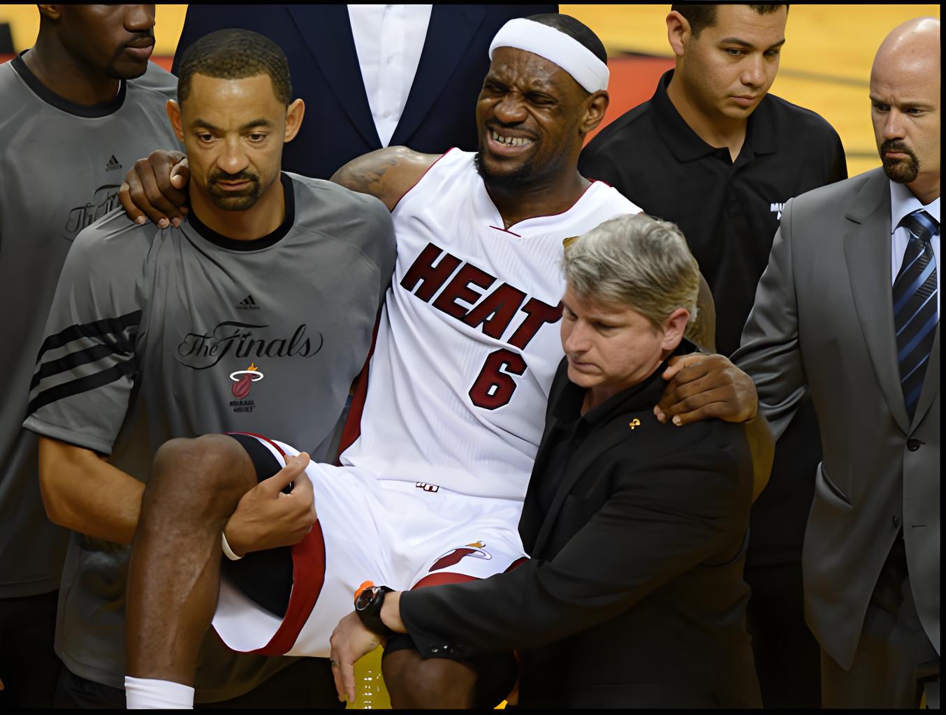 美国男篮碾压南韩男篮，詹姆斯制霸全场