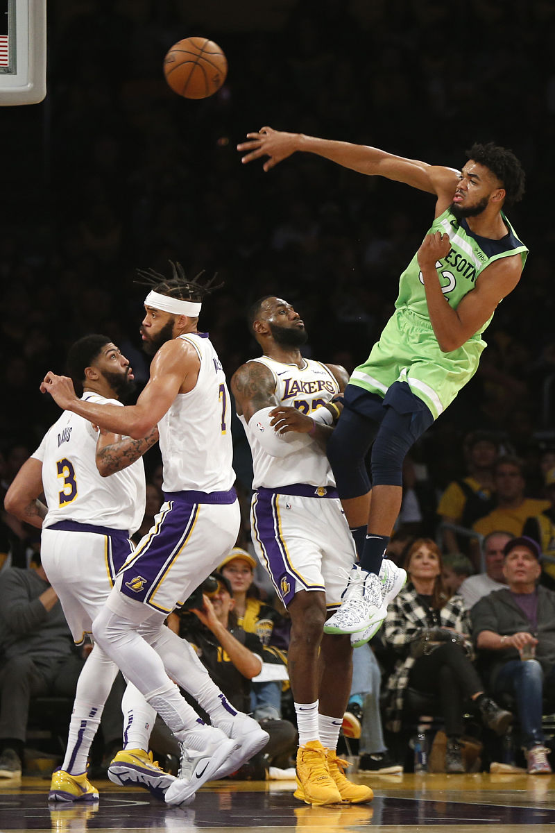 独行侠碾压福建队,欧文统治全场 独行侠碾压福建队,欧文统治全场