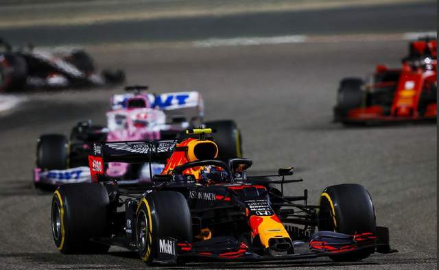 包含红牛车队横扫威廉姆斯，拉塞尔刷新纪录的词条